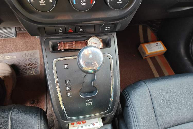 Used Jeep Compass 2013 2.0L two-wheel drive sport version
