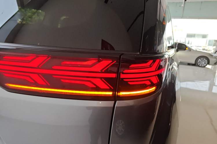 Used Denza D9 2022 DM-i 970 Four-Wheel Drive Prestige Model
