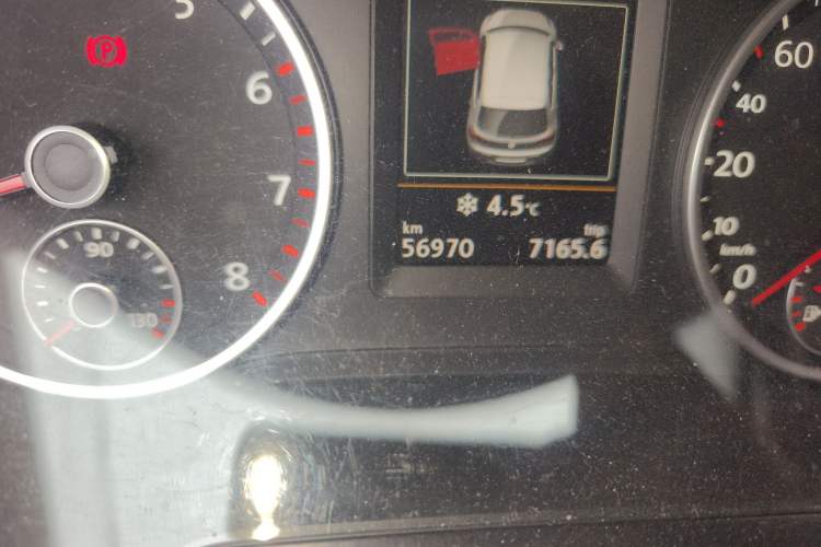 Used Volkswagen Tiguan 2015 1.8TSI Automatic Two-Wheel Drive Luxury Model Odometer Close Up