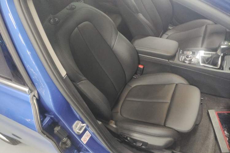 Used BMW 1 Series 2018 118i Design Package Edition Right Front Seat