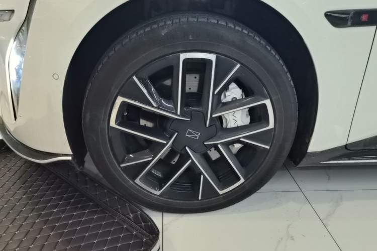 Used Avatr 06 2025 Ultra Pure Electric Edition Left Front Wheel Hub