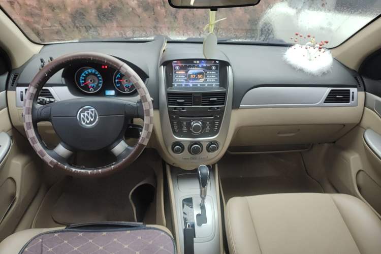 Used Buick Excelle 2013 1.5L Automatic Classic Model Center Console