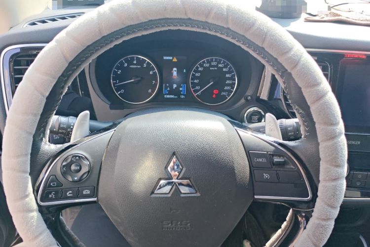 Used Mitsubishi Outlander 2019 2.4L 4x4 Zhi Xiang Edition 7 Seats China VI Standard
