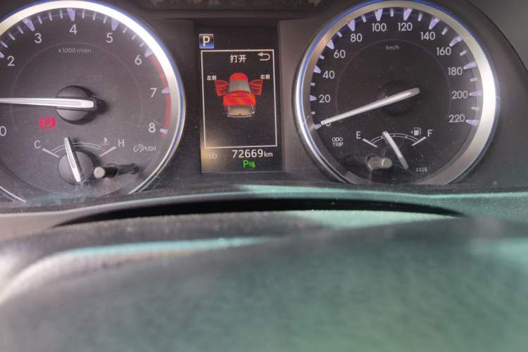 Used Toyota Highlander 2018 2.0T Four-Wheel Drive Luxury Edition 7 Seats China V Emission Standard Odometer Close Up