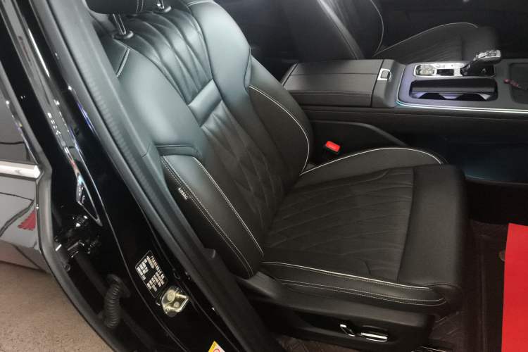 Used GAC Trumpchi GS8 2024 Linghang Series 2.0 TGDI Two-Wheel Drive Luxury Smart Connectivity Version Right Front Seat