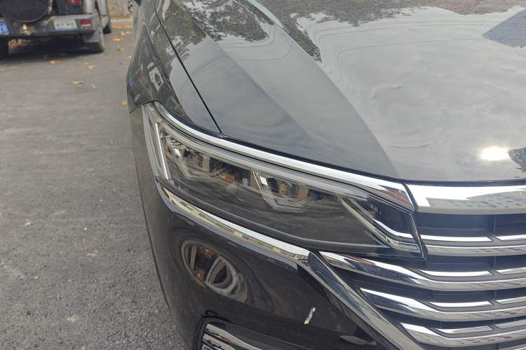 Used Volkswagen Viloran 2022 380TSI Prestige Edition Right Front Headlight