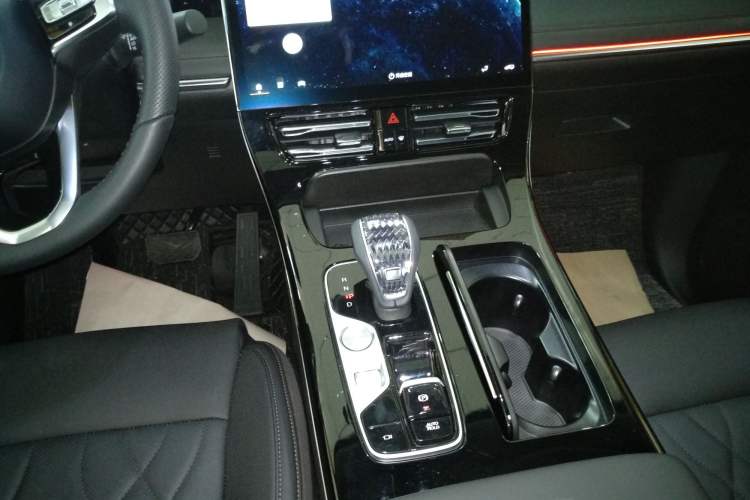 Used GAC Trumpchi M8 2024 Master Series 400T Prestige Edition Gear Lever