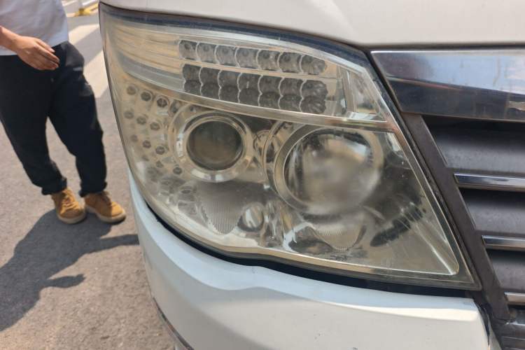 Used Golden Dragon Hiace 2010 2.2L Standard-Wheelbase Advanced Version 491Q-M Right Front Headlight