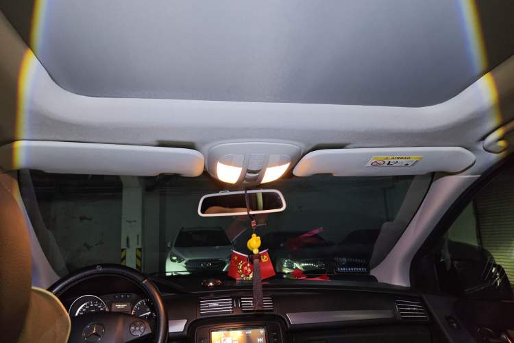 Used Mercedes-Benz R-Class 2014 R 320 4MATIC Business Model Headliner