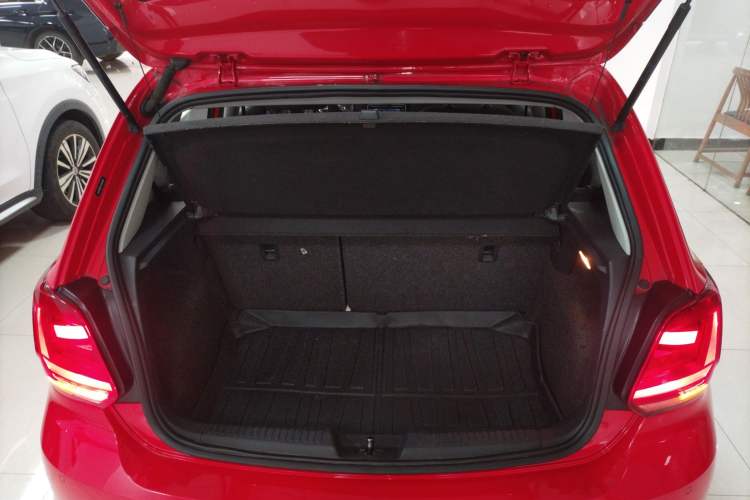 Used Volkswagen Polo 2016 1.6L Automatic Comfort Model