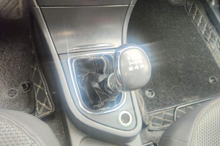 Used Dongfeng Aeolus H30 2014 CROSS 1.5L Manual Gratitude Edition
