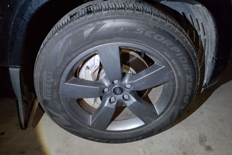 Used Land Rover Defender 2025 110 3.0T P400 X-Dynamic SE Right Front Wheel Hub