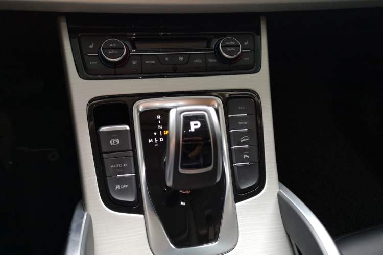 Used Geely Auto Emgrand X7 Sport 2020 1.8TD DCT Two-Wheel Drive Smart Connect 4G-Enabled Version
