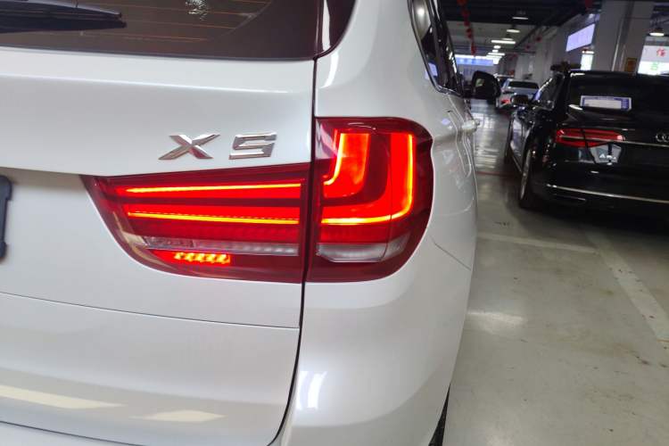 Used BMW X5 2017 xDrive28i Exterior 3