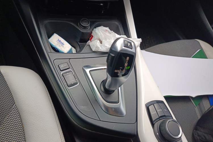 Used BMW 1 Series 2015 118i Urban Design Package Gear Lever