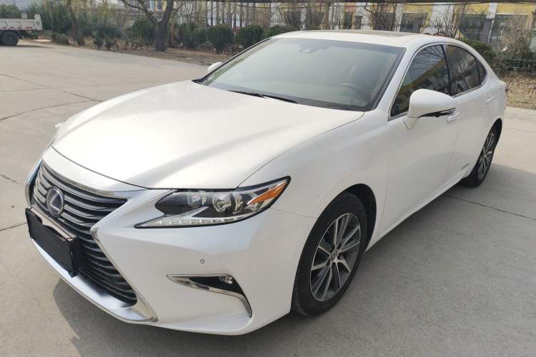 Used Lexus ES 2015 300h Comfort Edition