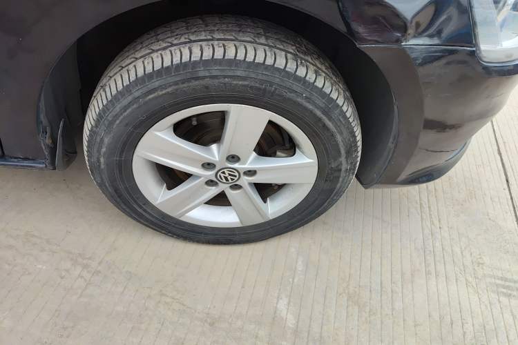 Used Volkswagen Bora 2013 1.6L Automatic Fashion Model Right Front Wheel Hub