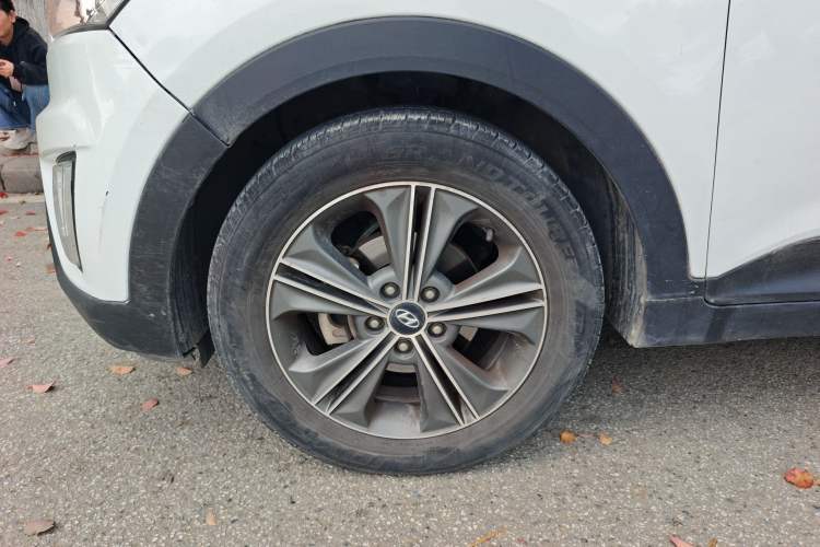 Used Hyundai ix25 2015 1.6L Automatic Two-Wheel Drive Smart GLS Trim Left Front Wheel Hub