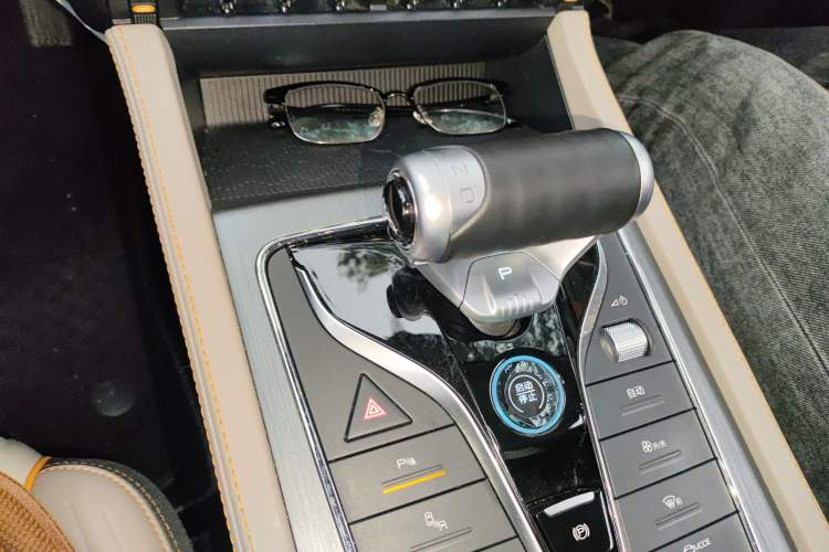 Used BYD Yuan PLUS 2024 Honor Edition 510KM Beyond Model Gear Lever