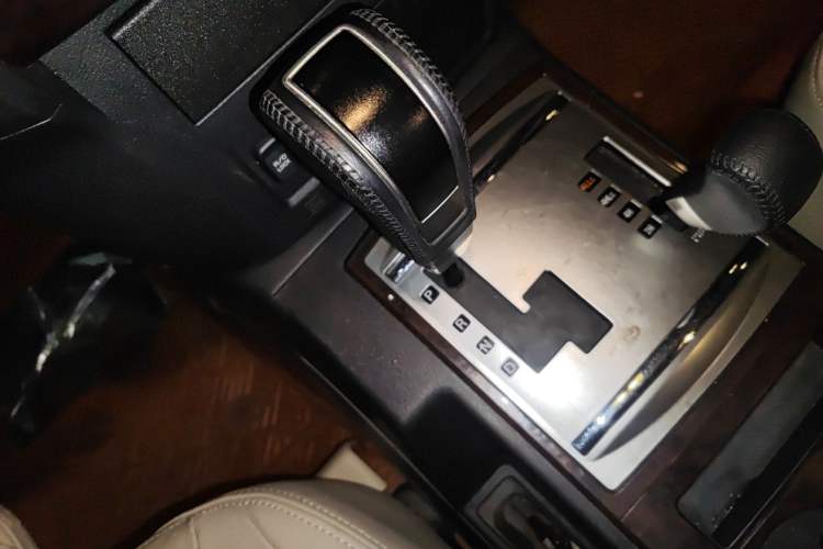 Used Mitsubishi Pajero  Gear Lever