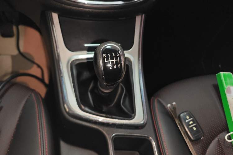 Used Baojun 560 2016 1.8L Manual Luxury Edition Gear Lever