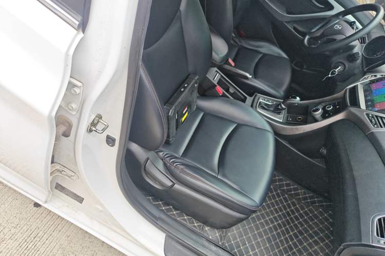 Used Hyundai Elantra (5th Generation / Langdong) 2016 1.6L Automatic Smart Version Right Front Seat