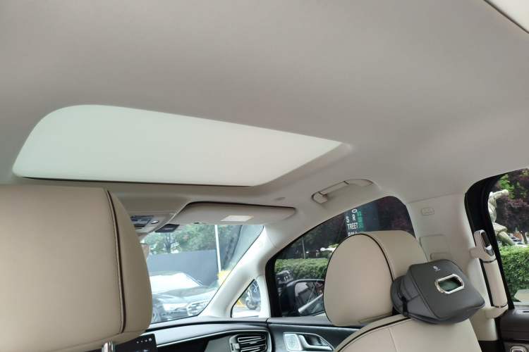 Used Denza D9 2024 DM-i 1050 Luxury Model
