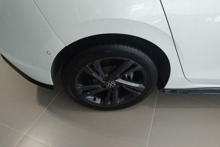 Used Volkswagen Golf 2023 Facelift 280TSI DSG R-Line Lite
