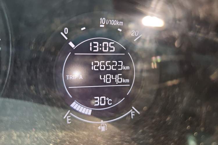 Used Honda Vezel 2017 1.5L CVT 2WD Comfort Model Odometer Close Up