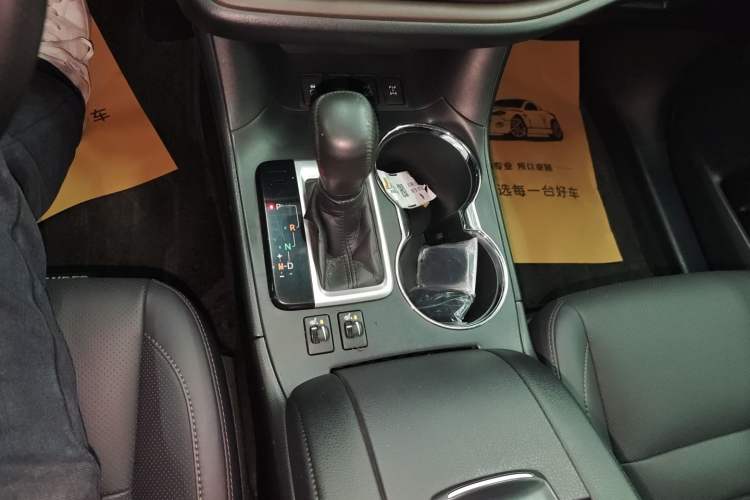 Used Toyota Highlander 2018 2.0T Four-Wheel Drive Luxury Version 7 Seats China VI Standard
