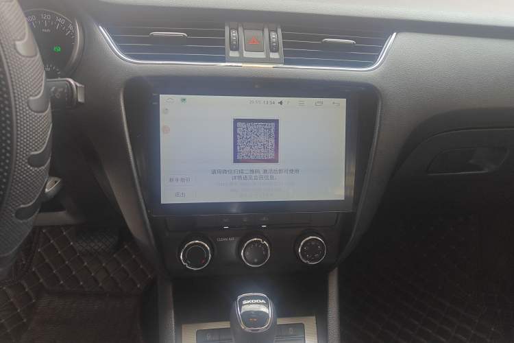 Used Skoda Octavia 2017 1.6L Automatic Front-Wheel Drive Model Audio And AC Panel