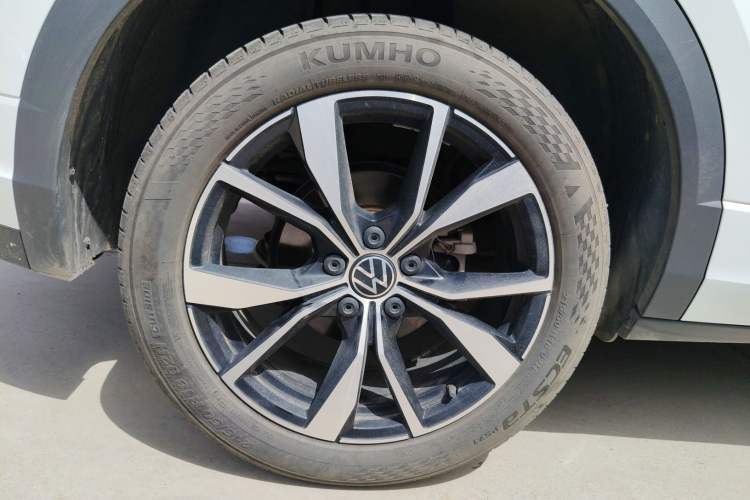 Used Volkswagen T-ROC 2023 300TSI DSG Two-Wheel-Drive Chen Guang Edition Exterior 5