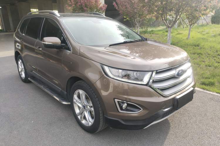 Used Ford Edge 2017 EcoBoost 245 Two-Wheel-Drive Sporty 7-Seater Front Right 45 Deg