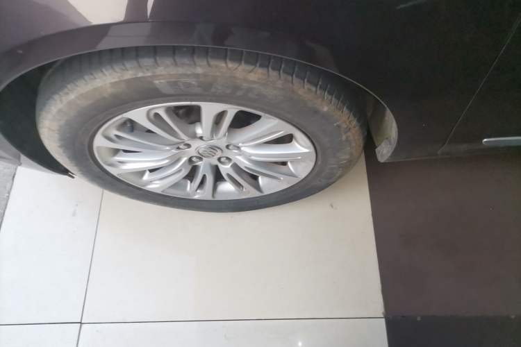 Used Buick LaCrosse 2016 20T Elite Edition Left Front Wheel Hub