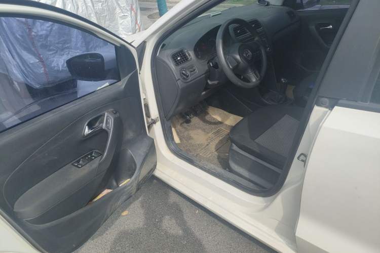 Used Volkswagen Polo 2011 1.4L Manual ZhiLe Edition Driver Seat