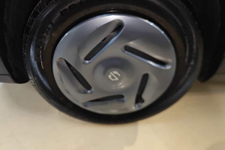 Used Leapmotor T03 2024 200 Lite Edition Left Front Wheel Hub