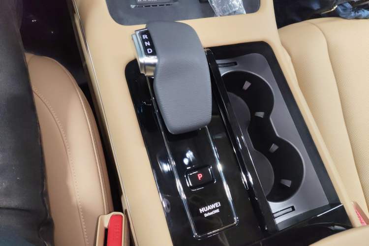 Used Hima AITO M7 2024 1.5T Rear-Drive Plus Version 5 Seats Gear Lever