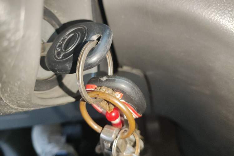 Used Dongfeng Shuaike 2011 1.6L Manual Commercial 5-Seater Vehicle Key