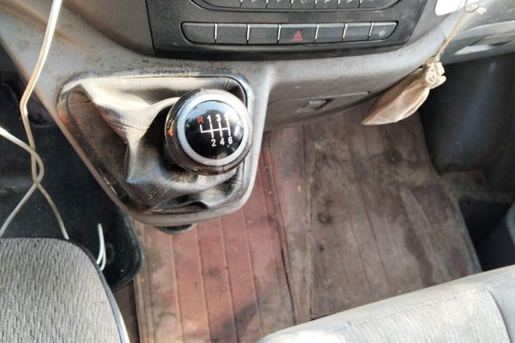 Used Foton Toano 2022 2.0T Manual Jixiang Multi-Function Long-Wheelbase Mid-Roof Single-Tire Rear 7/9-Seater 4F20TC3
