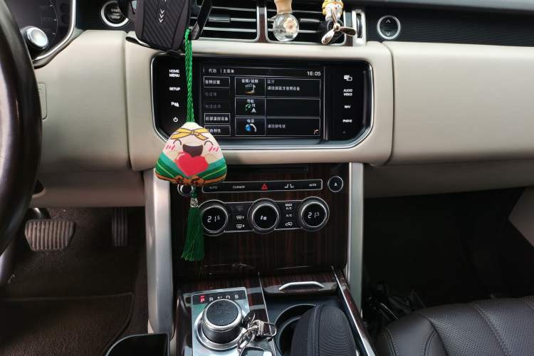 Used Land Rover Range 2015 3.0 SC V6 Vogue Audio And AC Panel