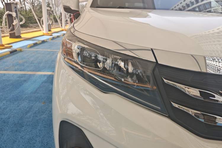 Used GAC Trumpchi GS3 2017 200T Automatic Elite Edition Right Front Headlight