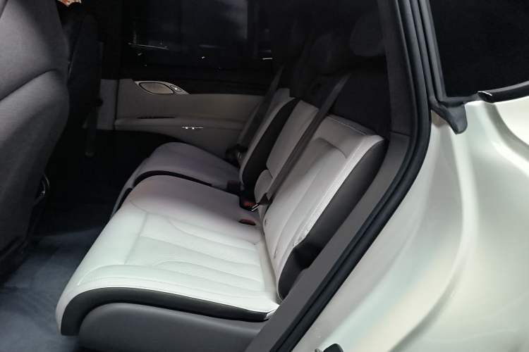 Used IM LS7 2023 100kWh Lux All-Wheel-Drive Version

