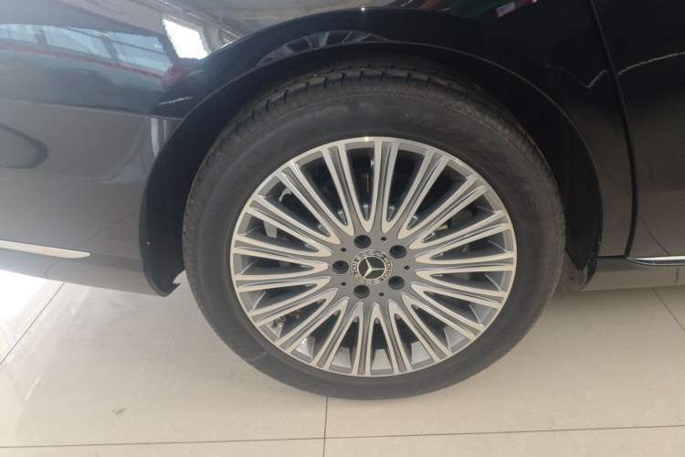 Used Mercedes-Benz E-Class 2022 Second Facelift E 300 L Fashion Edition Exterior 5