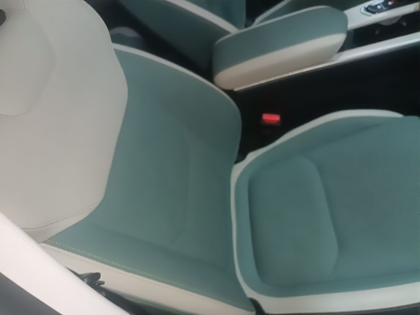 Geely Auto Emgrand L HiP 2022 1.5TD-DHT Pro 100KM Super Rui — снимка 19