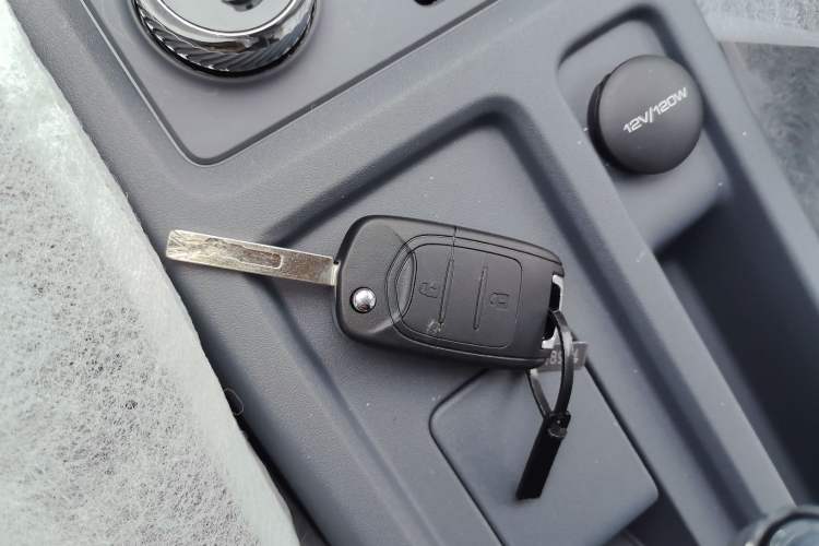 Used Wuling Yangguang 2024 300KM Comfort Version Passenger Van 75kW