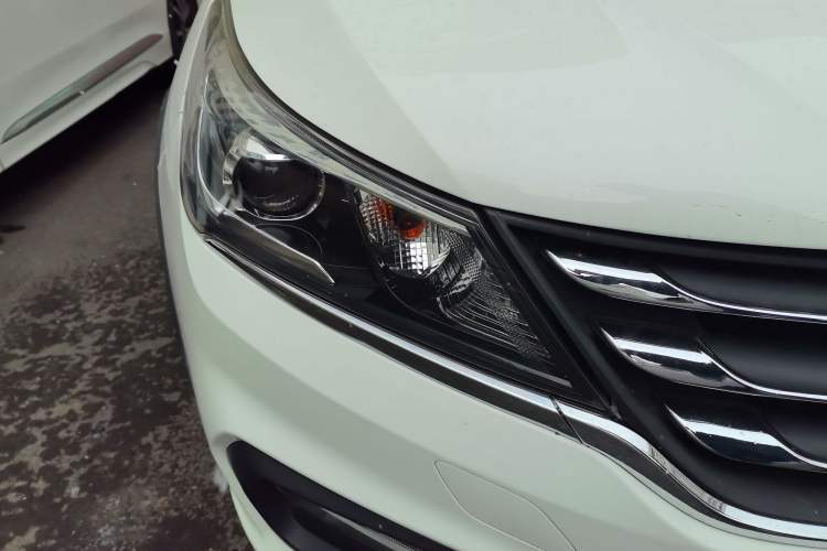 Used Baojun 310W 2017 1.5L Manual Fashion Model China V