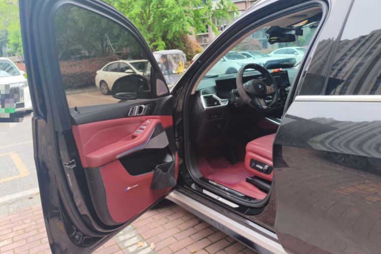 Used BMW X5 2023 xDrive 30Li Luxury M Sport Package
