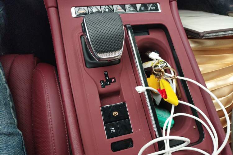 Used Hongqi H5 2025 1.5T DCT Qiyun 500 000th Unit Commemorative Edition Gear Lever