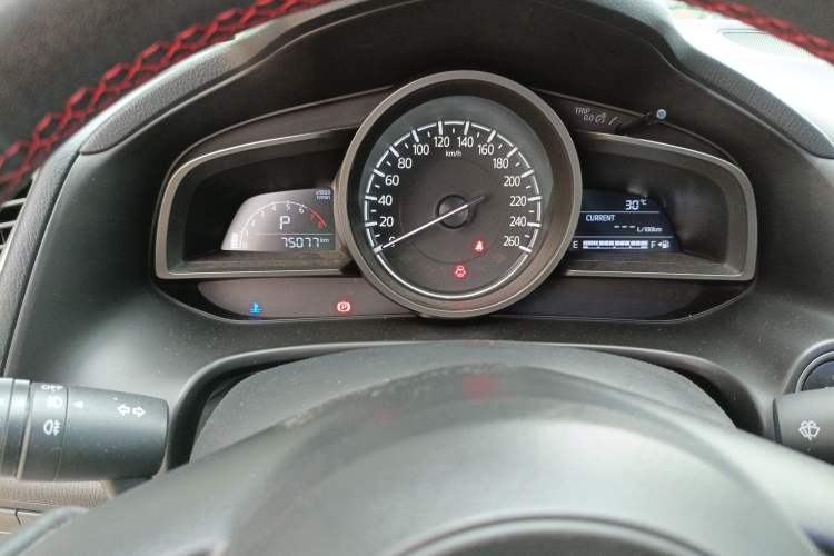 Used Mazda 3 Axela 2017 Sedan 1.5L Automatic Luxury Model China VI Standard Instrument Cluster