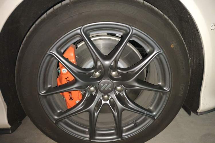 Used IM L6 2024 Max Standard Edition Right Front Wheel Hub